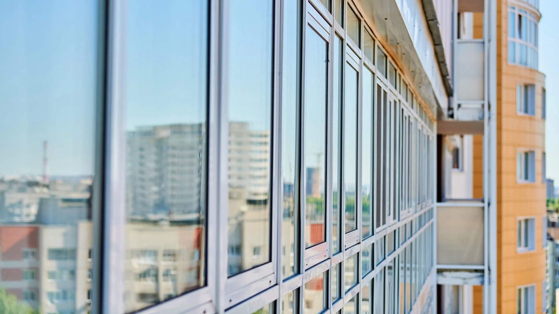 ventanas de aluminio a medida para viviendas y negocios en Zaragoza